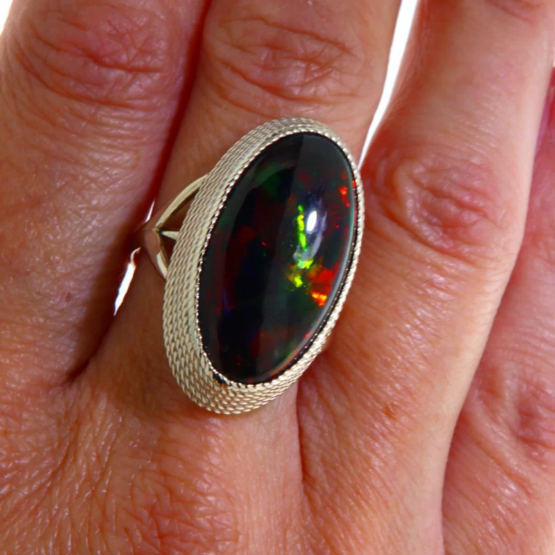 Inel Aur Opal Etiopia Natural - Eleganta si Misticism