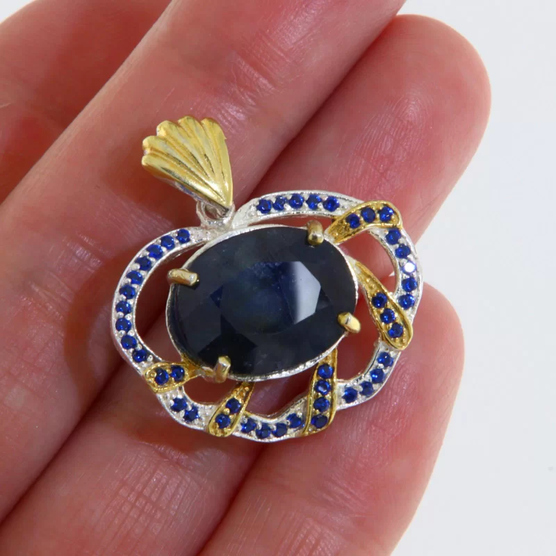 Pandantiv Argint 925 Accente Aurite Safir Natural Cubic Zirconia - Stralucire si Distinctie