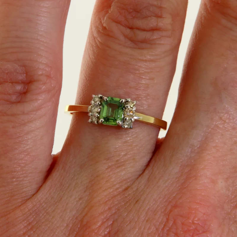 Inel Aur Galben 14k Partial Rodiat Safir Verde Diamante Naturale - Rafinament si Stil