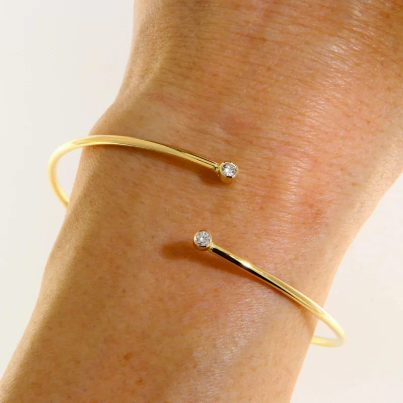 Bratara Minimal Cuff  Aur Galben 14k Diamante Naturale - Eleganta Pura