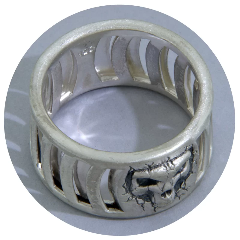 Inel Barbatesc Argint 925 Sculptat Craniu Prison Break - Design Rebel
