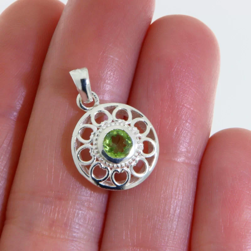 Pandantiv Argint 925 Inimi Peridot Natural - Armonie si Stralucire