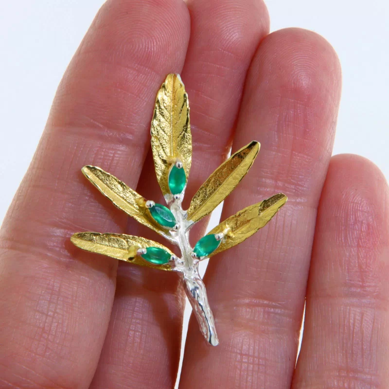 Brosa Argint 925 Accente Aurite Onix Verde Natural - Ramura de Maslin