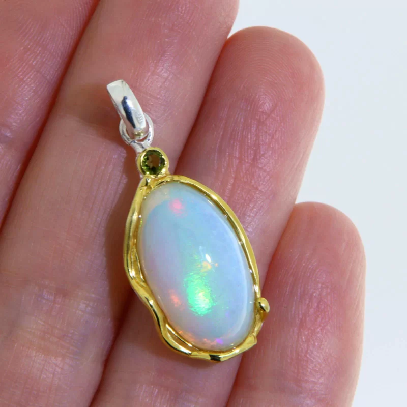 Pandantiv Argint 925 Accente Aurite Opal Peridot Naturale - Stralucire si Vitalitate