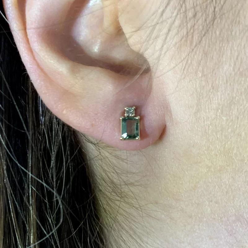 Cercei Stud Aur Galben 14 k Safire Verzi Diamante Naturale - Rafinament si Echilibru