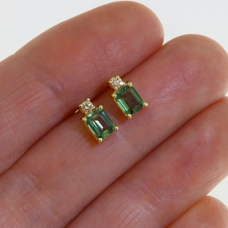 Cercei Stud Aur Galben 14 k Safire Verzi Diamante Naturale - Rafinament si Echilibru