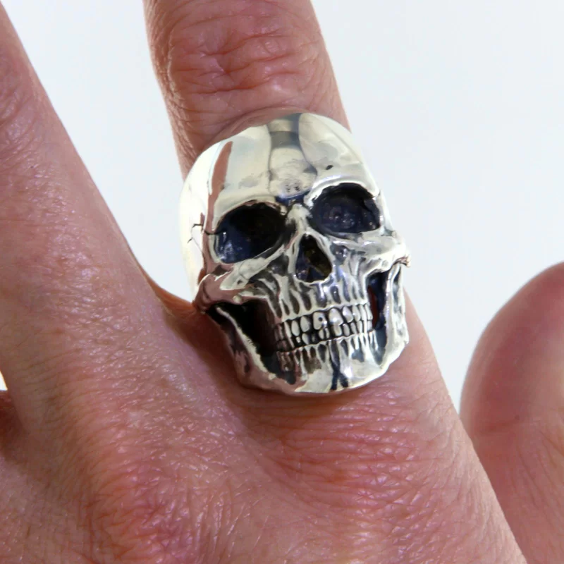 Ghiul Masiv Barbatesc Argint 925 Oxidat Craniu Skull - Putere si Atitudine