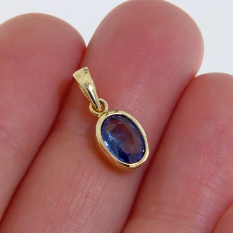 Pandantiv Aur Galben 14k Safir Albastru de Ceylon Natural Oval - Noblete Naturala