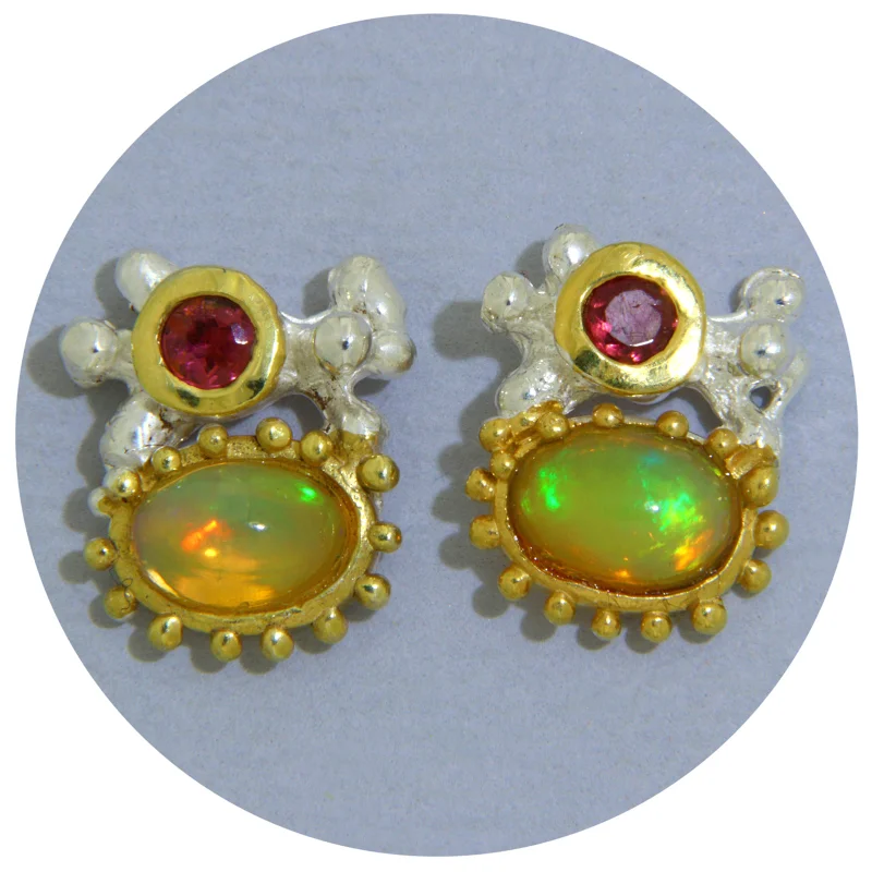 Cercei Stud Argint 925 Accente Aurite Opal Granat Rodolit Naturale - Vibratie si Eleganta
