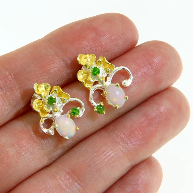 Cercei Stud Argint 925 Accente Aurite Opal Peridot Naturale - Stralucire Subtila