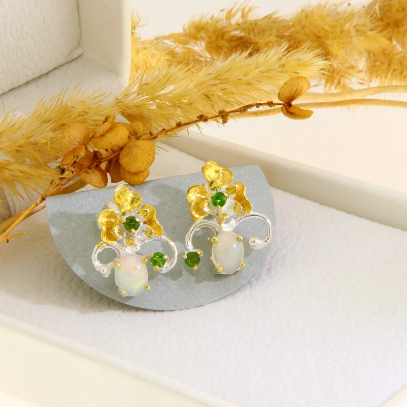 Cercei Stud Argint 925 Accente Aurite Opal Peridot Naturale - Stralucire Subtila