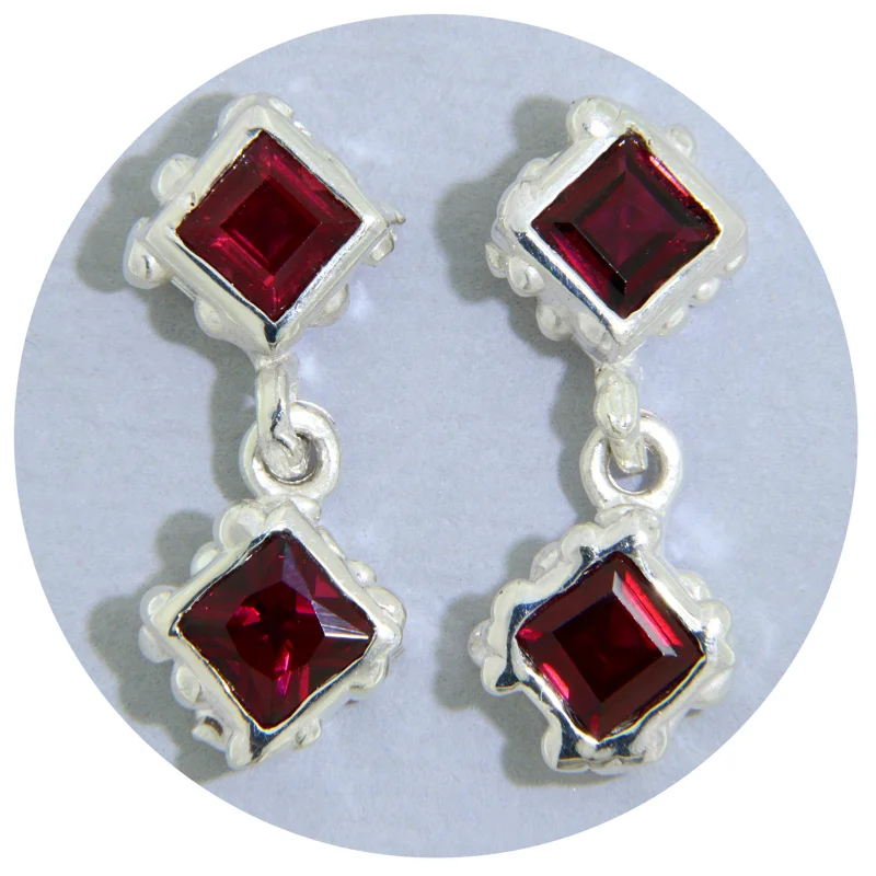 Cercei Stud Argint 925 Granat Natural - Contrast si Stralucire Distinctiva