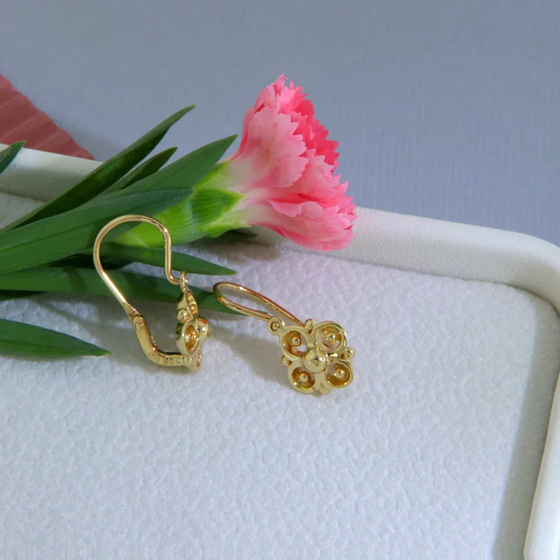 Cercei cu Tortite  Aur Galben 14k – Trifoi Design Floral Stilizat