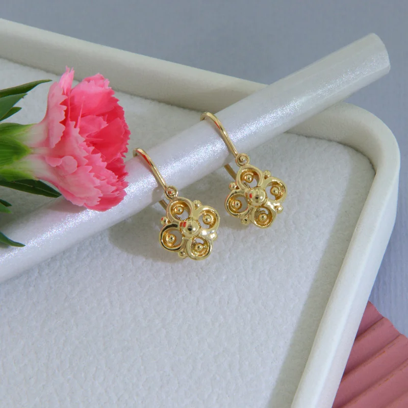 Cercei cu Tortite  Aur Galben 14k – Trifoi Design Floral Stilizat