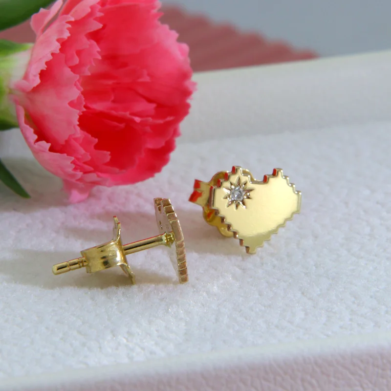  Cercei Stud Aur Galben 14k Inimi Diamante Naturale - Margine Zimtata Pixelata