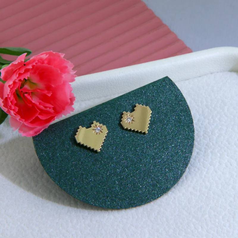  Cercei Stud Aur Galben 14k Inimi Diamante Naturale - Margine Zimtata Pixelata