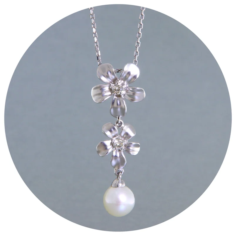  Pandantiv cu Lantisor Aur Alb 14k - Flori cu Diamante si Perla de Cultura Naturale