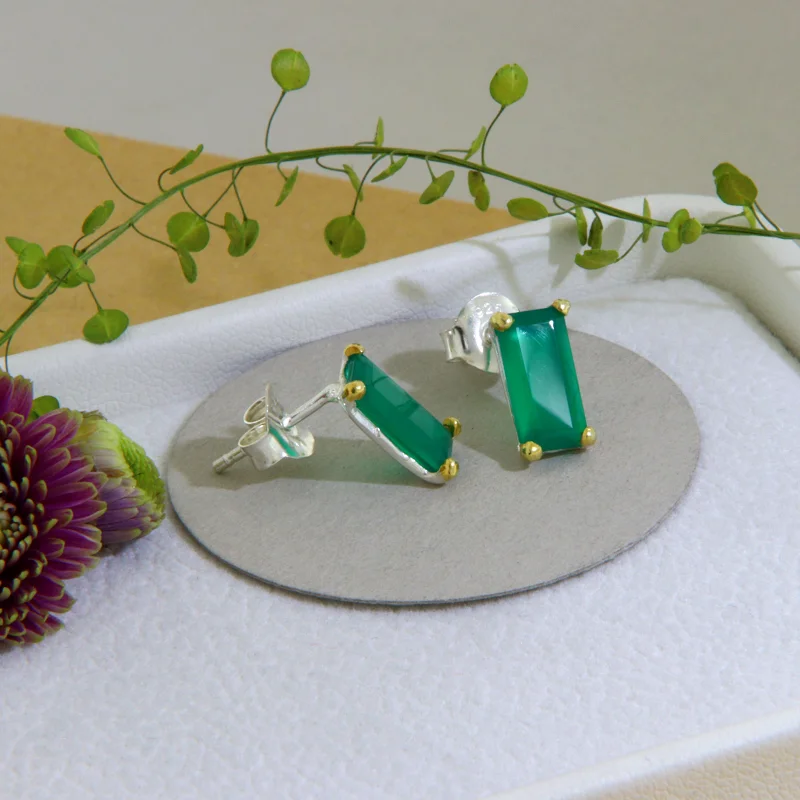 Cercei Stud Argint 925 Accente Aurite Onix Verde Natural - Minimalistm si Eleganta