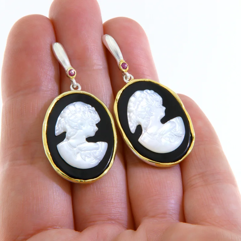 Cercei Argint 925 cu Accente Aurite – Onix Negru &amp; Camee din Sidef Natural | Eleganta Clasica