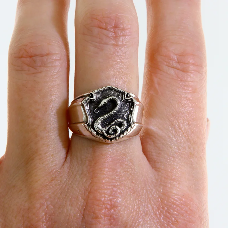 Inel Barbatesc Argint 925 Harry Potter Slythering Ring - Putere si Identitate
