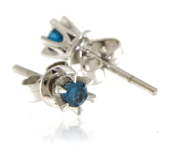 Cercei Aur Alb 14K 585 cu Diamante Naturale Albastre - Stralucire Captivanta