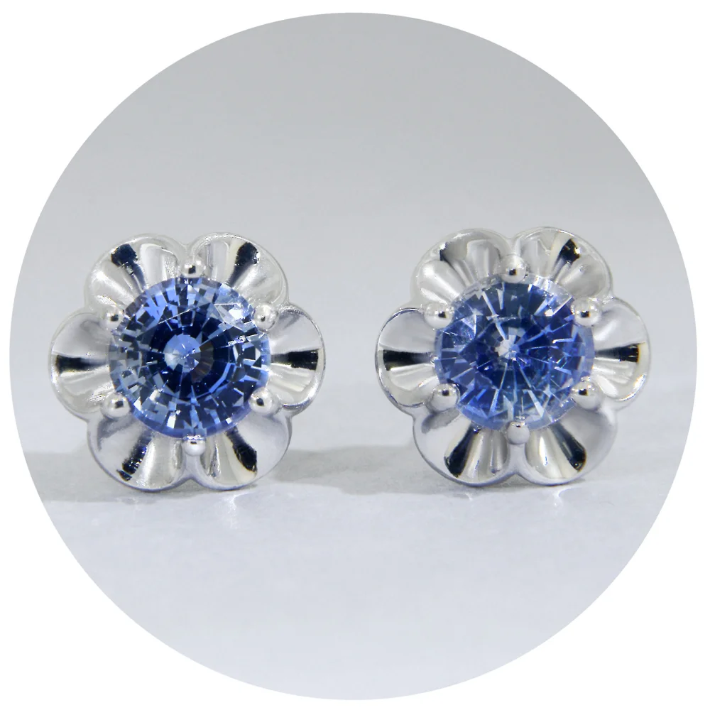 Cercei Stud Aur Alb 14 k Safire Albastre de Ceylon - Design Clasic si Rafinat
