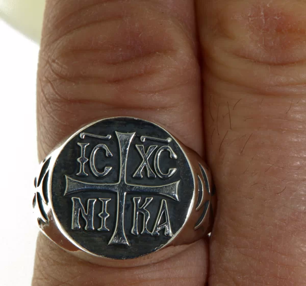 Ghiul argint 925 cu monograma IC XC NI KA aceasta bijuterie sacra aduce protectie si binecuvantare