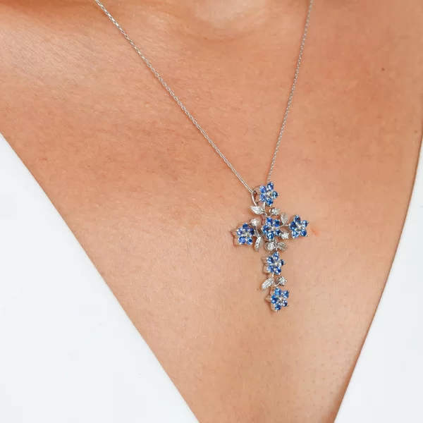 Pandant Aur Alb 750 cu Safire de Ceylon si Diamante Naturale - Splendoare si Rafinament