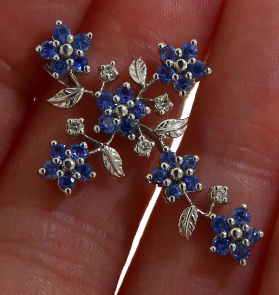 Pandant Aur Alb 750 cu Safire de Ceylon si Diamante Naturale - Splendoare si Rafinament